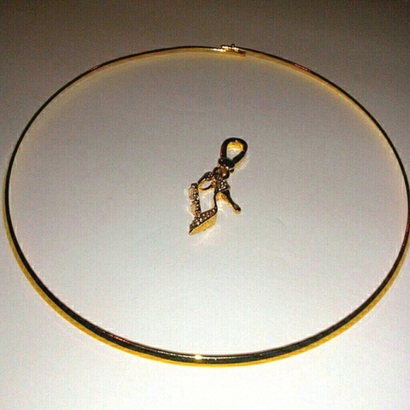 Choker Necklace with Charm - Picture 3 of 4